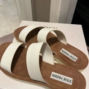 Women’s white sandals in size 7